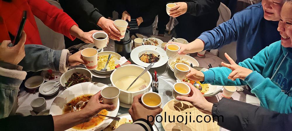 三載(zai)旾(chun)鞦，共(gong)鑄輝(hui)煌